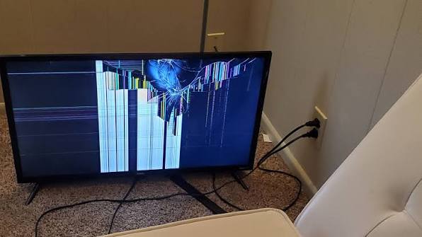 Checkout photo of the cracked TV screen